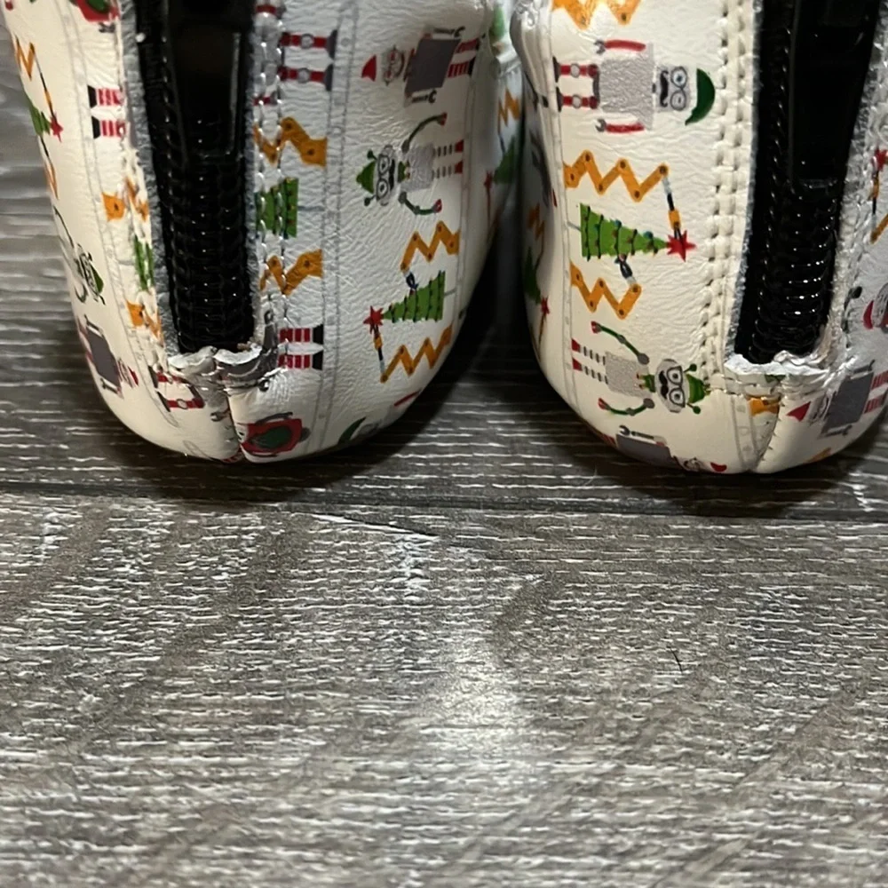Baby girl Monkey Feet Christmas shoes NWOT size 12-18 months
